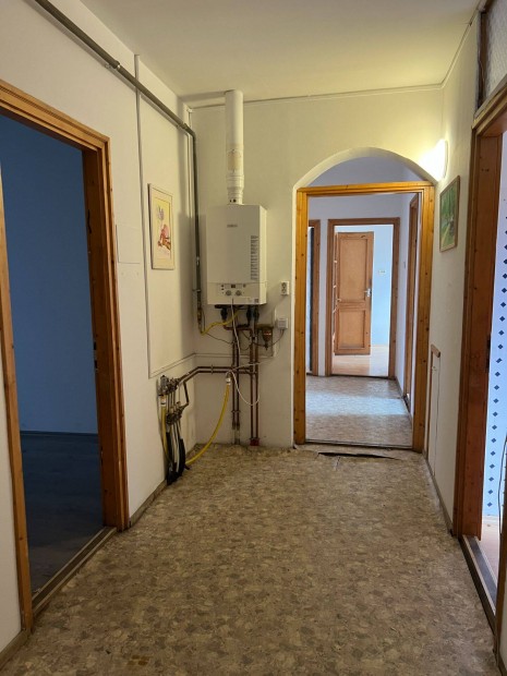 Szombathelyen családi ház eladó, kétszintes,külön órákkal, bejárattal