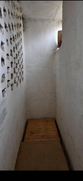 Szombathelyen rakt�r kiad�