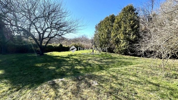 Szombathelyi 1085 nm-es telek elad�