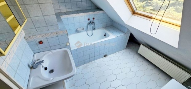 Szombathelyi 140 nm-es h�z elad�