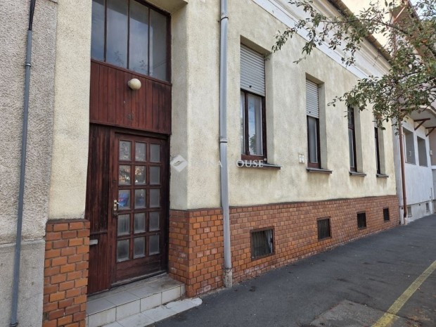 Szombathelyi 150 nm-es h�z elad�