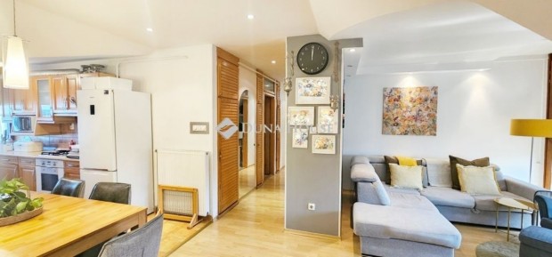 Szombathelyi 165 nm-es h�z elad�