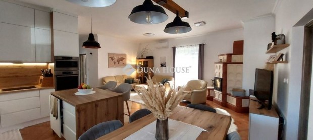 Szombathelyi 166 nm-es h�z elad�