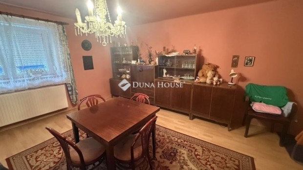 Szombathelyi 180 nm-es h�z elad�