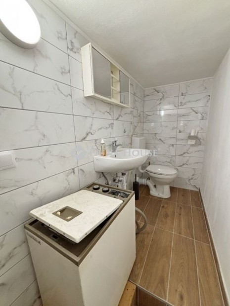 Szombathelyi 199 nm-es h�z elad�