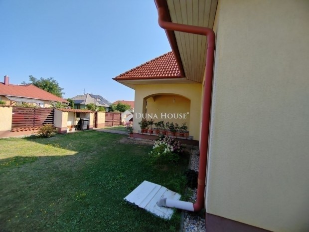 Szombathelyi 209 nm-es h�z elad�