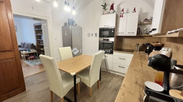 Szombathelyi 59 nm-es lak�s elad�