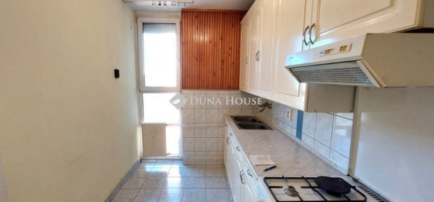 Szombathelyi 60 nm-es lak�s elad�