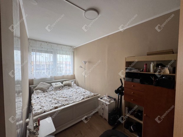 Szombathelyi 64 nm-es laks elad