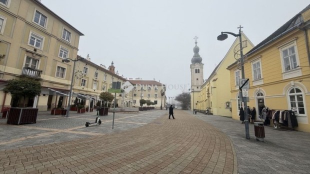 Szombathelyi 78 nm-es lak�s elad�