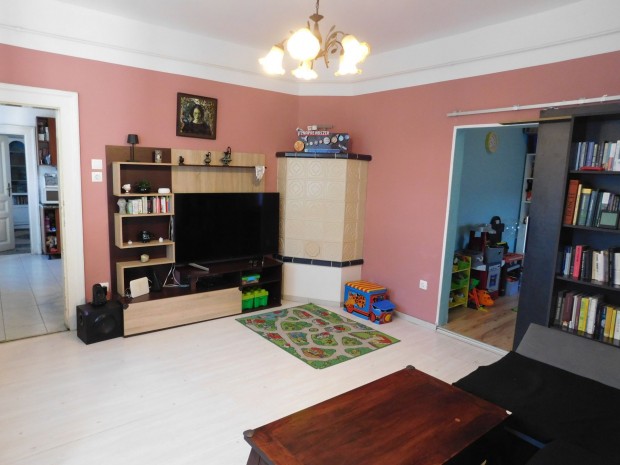 Szombathelyi , j� �llapot�, 82 nm-es csal�di h�z, gar�zzsal, kis