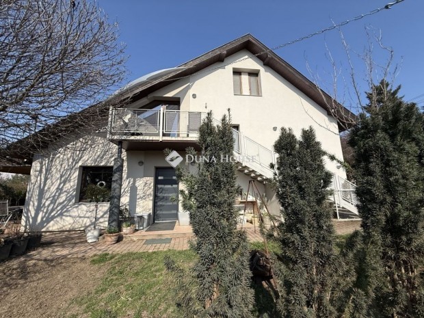 Szombathelyi elad� 219 nm-es h�z