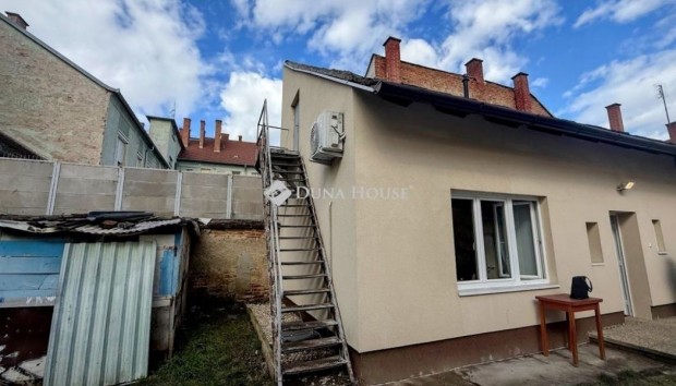 Szombathelyi elad� 26 nm-es lak�s