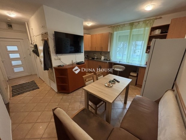 Szombathelyi elad� 56 nm-es lak�s