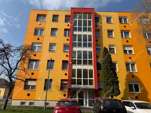 Szombathelyi elad� 56 nm-es lak�s