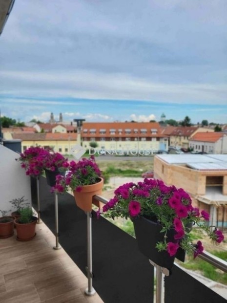 Szombathelyi elad� 68 nm-es lak�s