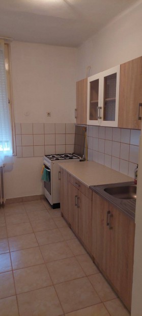 Szombathelyi laks kiad hossz tvra