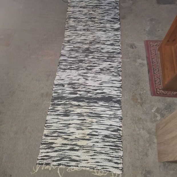 Sz�nyeg fut�.Sz�p �llapotban!