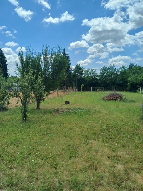 Szoombathelyen telek elad�!