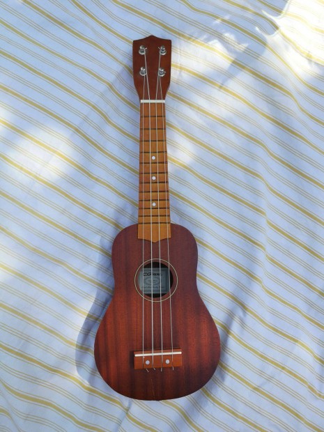 Szoprn ukulele, magyar nyelv oktat anyaggal