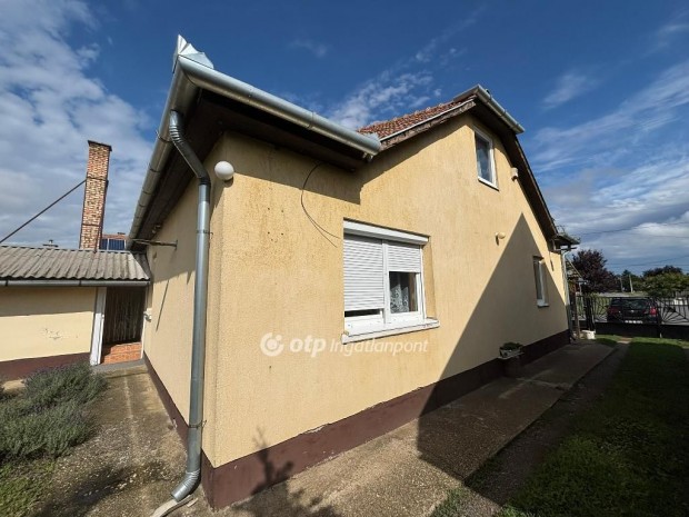 Szorgalmatosi elad� 113 nm-es h�z