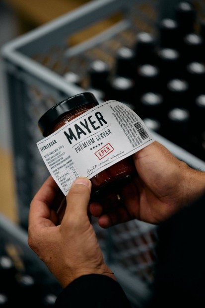 Sz�rpf�z� munkat�rs Budakeszi