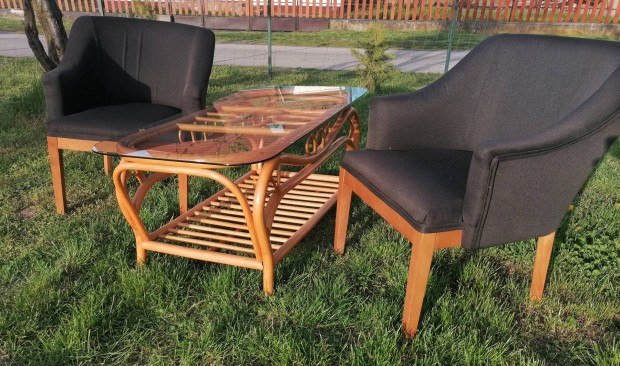 Szövet fotel 2db(új kárpit)+üveglapos rattan asztal