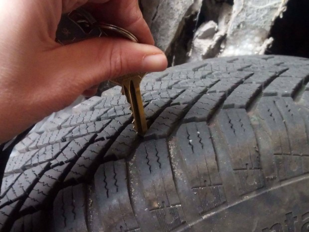 Szuper t�li Conti gumik - Ha nincs ki mind a 4 t�likereked :)