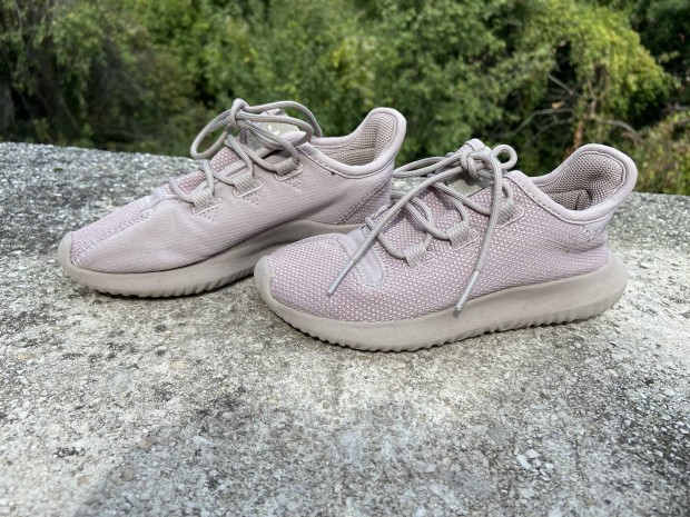 Szrke 29-es Adidas Tubular