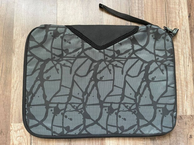 Szürke mintás puha tok (tartó) max 11"-os tablethez, netbookhoz
