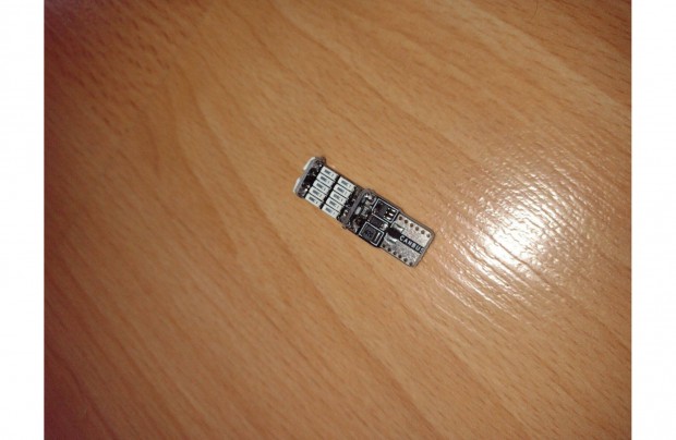 T10 W5W aut� izz� piros sz�n� LED