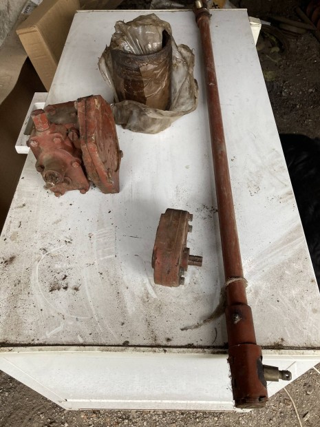 T150 traktor alkatr�szek