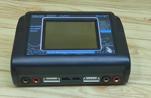 T240 AC 150W DC 240W 10A Érintőképernyős kétcsatornás RC akkutöltő HTR