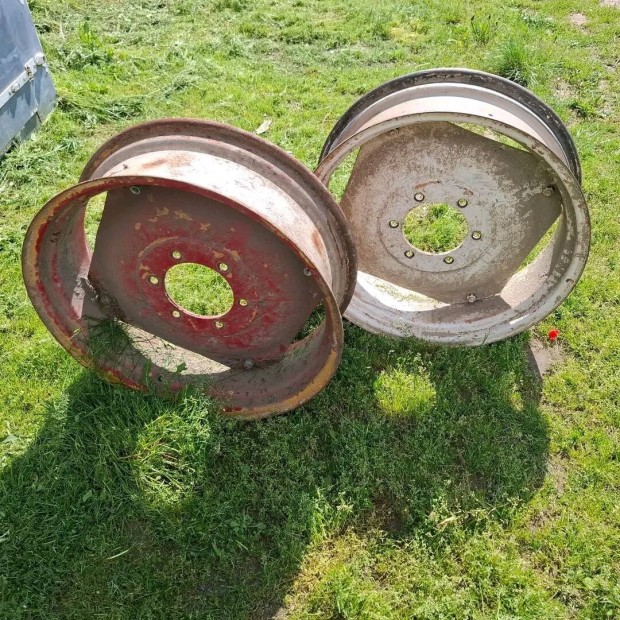 T25 kis traktor hátsó felni