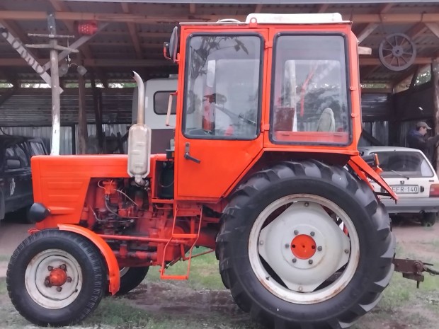 T25 traktor. Elad