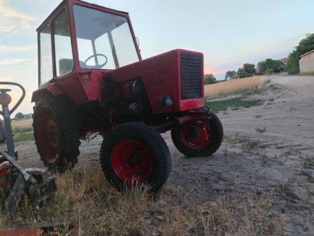 T25 traktor, keskeny ker�kkel