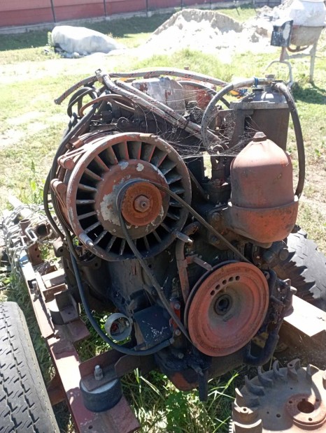 T25 traktor motor