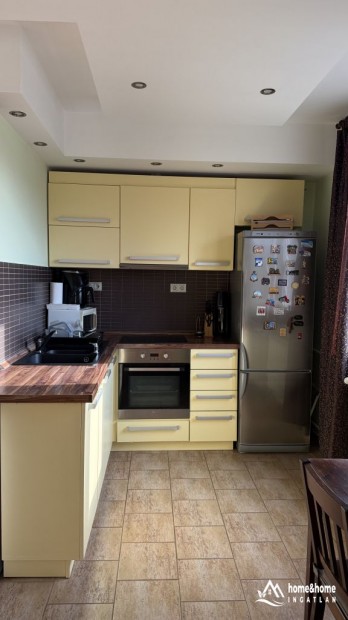 TATAB�NYA - 1,5 SZOB�S, ERK�LYES