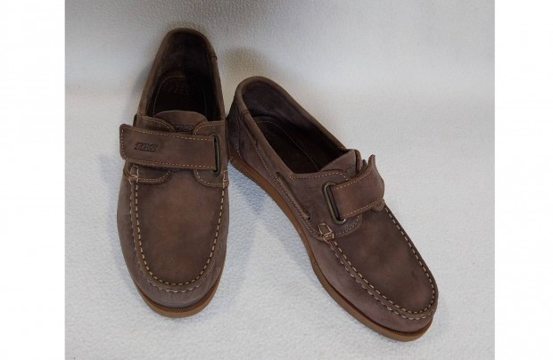 TBS f�rfi vitorl�s cip�: 44, t�p�z�ras, barna, b�r