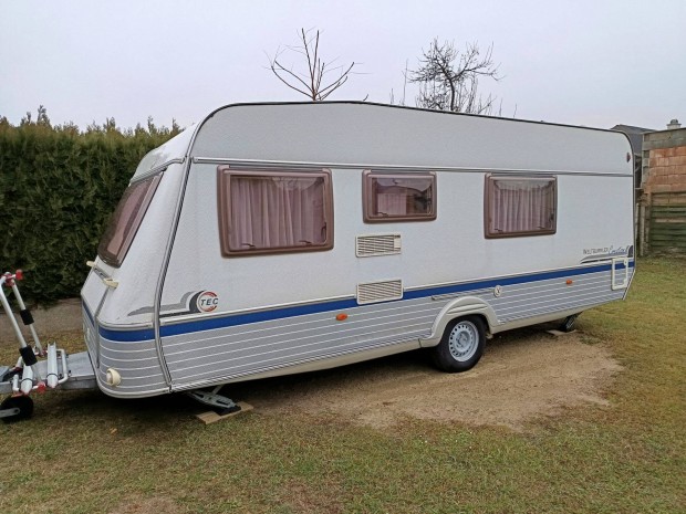 TEC 555 K1 Lakkocsi