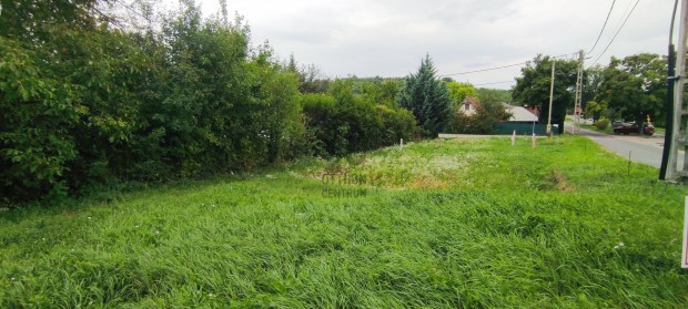 TELKI - SAROKTELEK - K�ZPONTI HELYEN