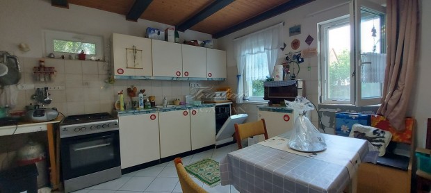 TERMÉSZETKÖZELI NYUGALOM, A VÁROS MINDEN ELŐNYÉVEL... EGY ÁLLANDÓ