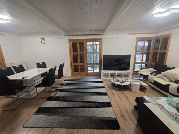 T�BB LAKR�SZES CSAL�DI H�Z BALATONLELL�N