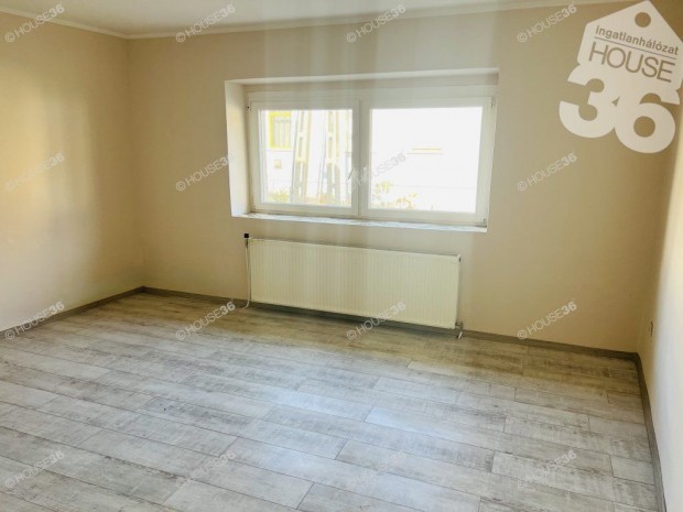 TOLNAI CSAL�DI OTTHON ELAD�!