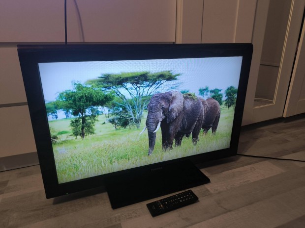 TOSHIBA 82 cm tv 