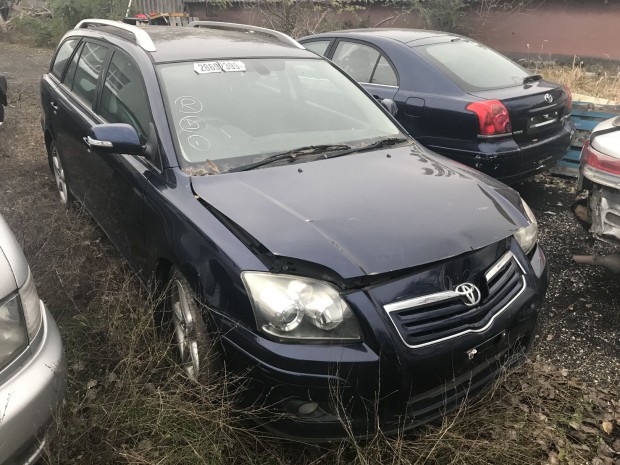 TOYOTA AVENSIS 2,2D COMBI JOBB K, MANUAL elad�