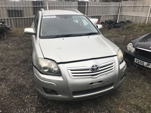 TOYOTA AVENSIS D4D JOBB K, MANUAL elad