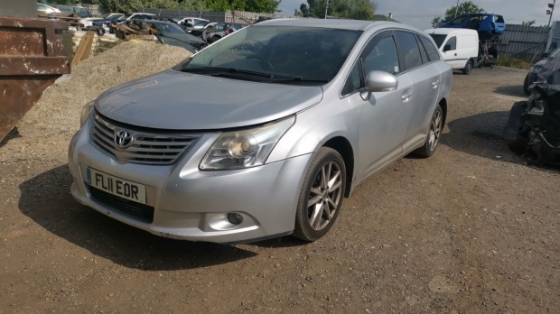 TOYOTA AVENSIS D4D KOMBI JOBB K, MANUAL elad�