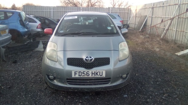 TOYOTA YARIS 1,3 JOBB K, MANUAL elad�