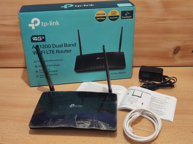 TP-Link AC1200 MR500 router 